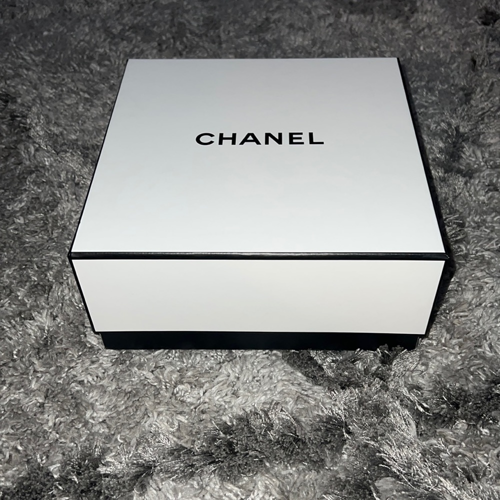 Chanel box - Picture 2 of 3